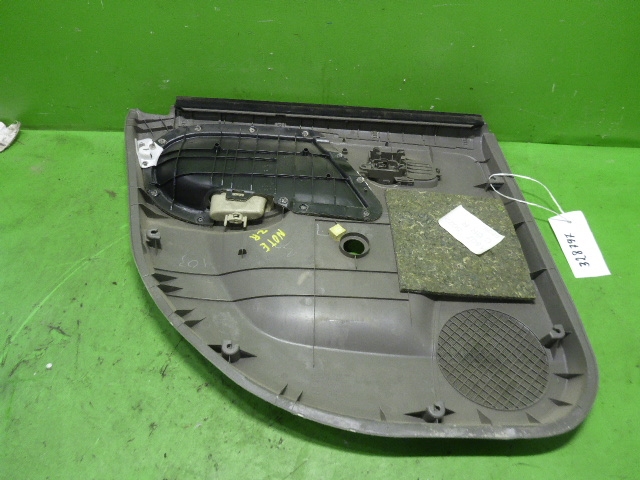 Обшивка двери задней правой