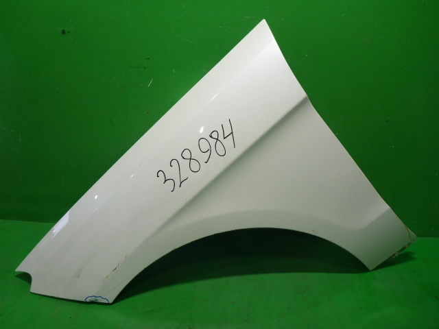 Крыло переднее левое