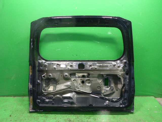 Дверь багажника