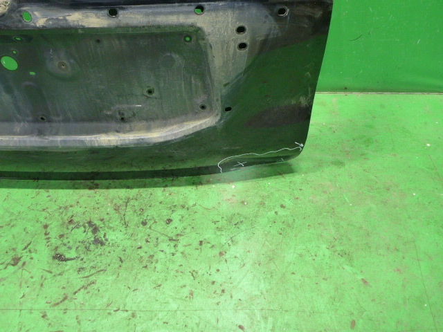 Дверь багажника