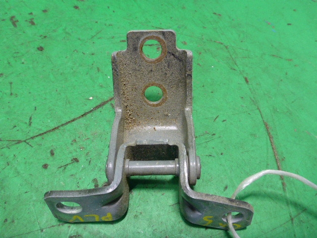 Петля двери передней левой верхняя