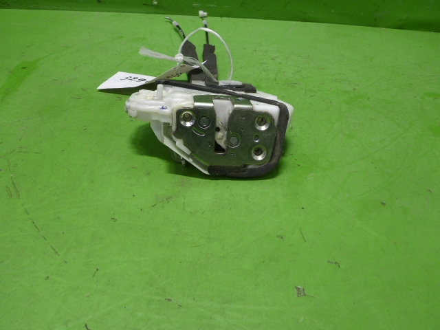 Замок двери задней правой