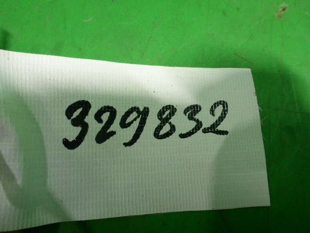 Поводок стеклоочистителя передний левый