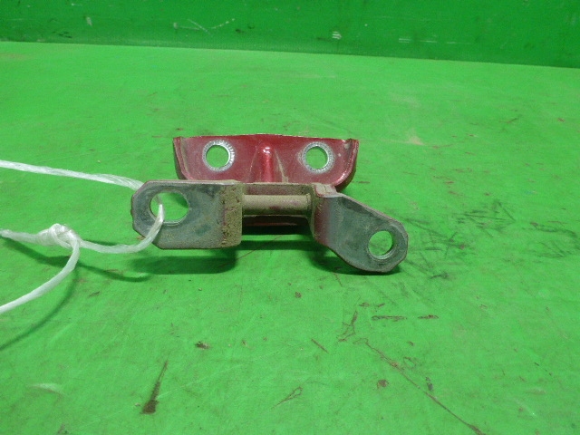 Петля двери задней левой верхняя