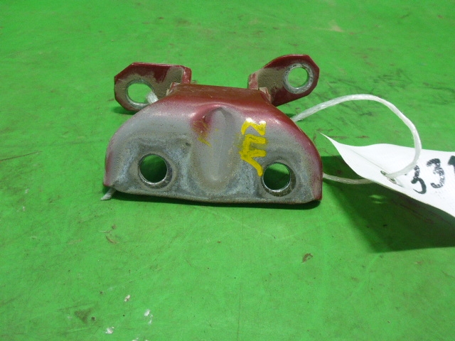 Петля двери задней левой верхняя