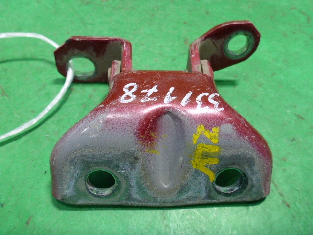 Петля двери задней левой верхняя