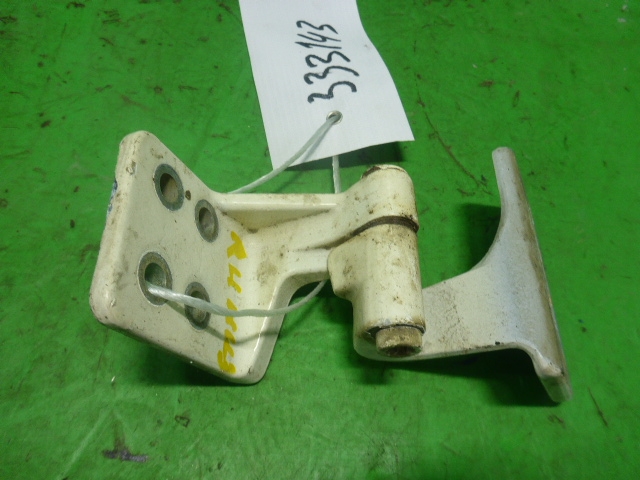 Петля двери