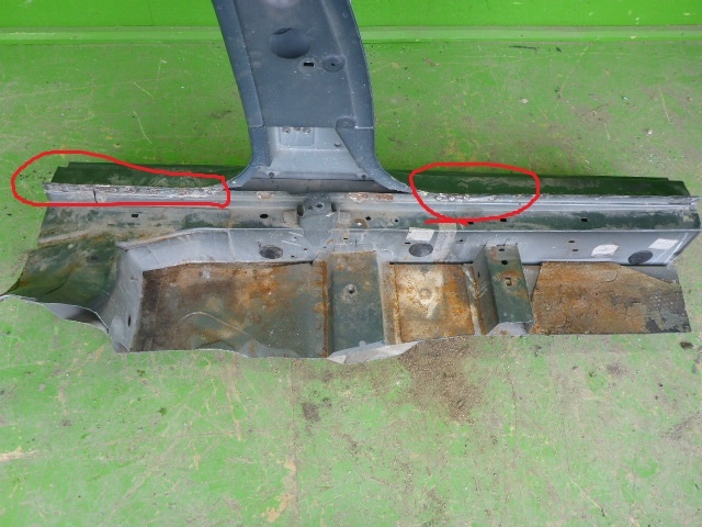 Порог со стойкой левый