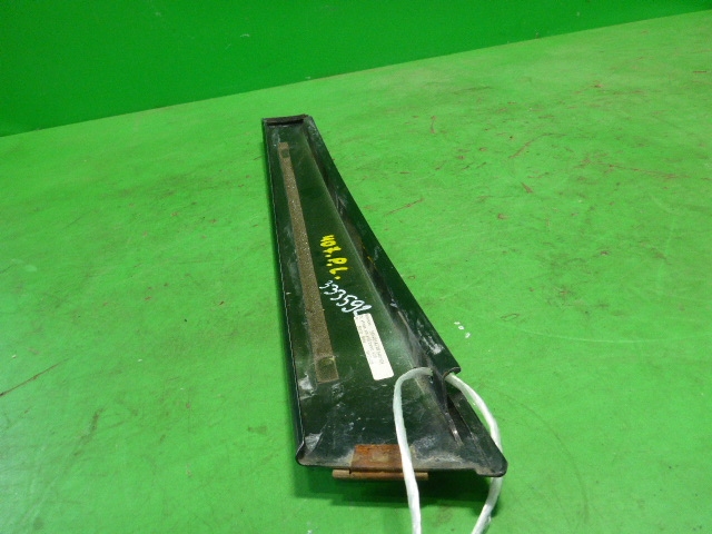 Накладка двери передней левой