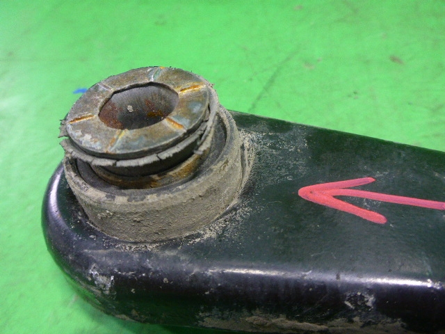 Тяга задняя поперечная