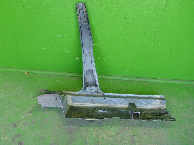 Порог со стойкой левый