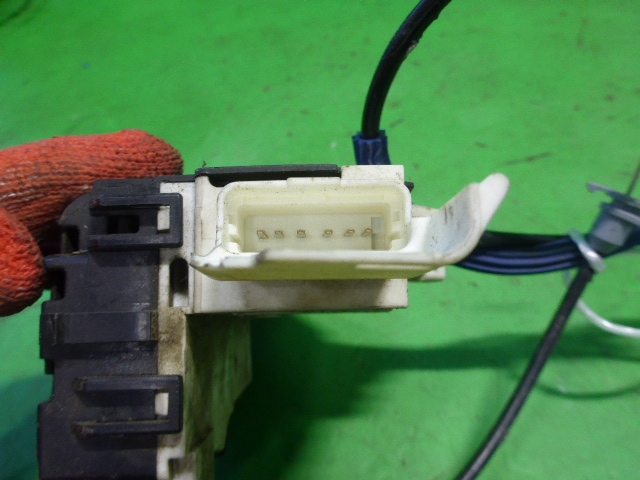 Замок двери задней левой