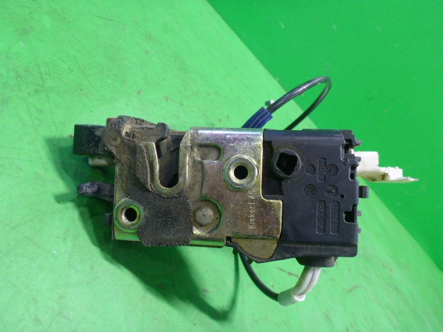 Замок двери задней левой