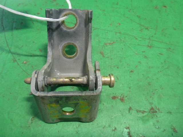 Петля двери передней правой верхняя