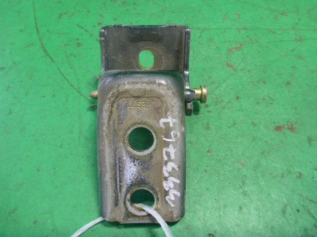 Петля двери передней правой верхняя