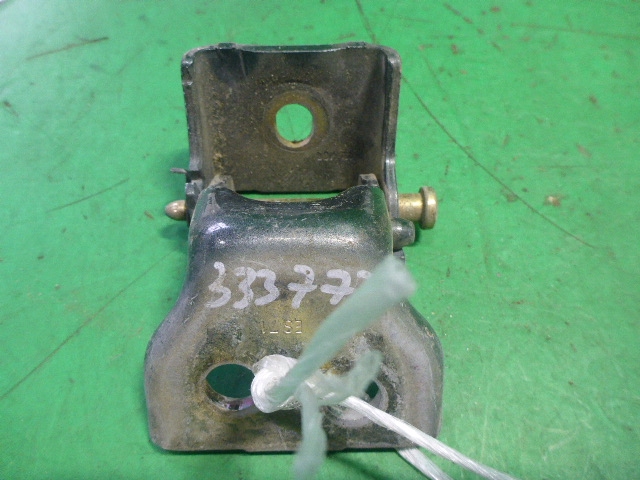 Петля двери задней правой верхняя