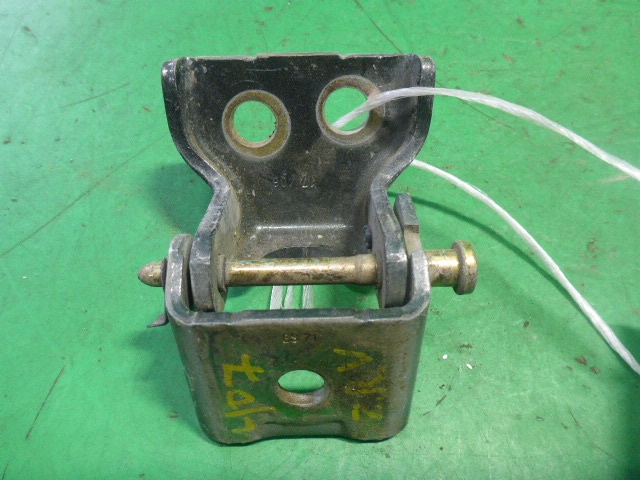 Петля двери задней правой верхняя