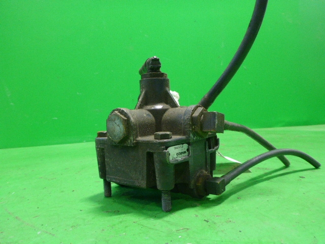 Клапан ускорительный