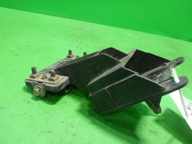 Кронштейн фар правый