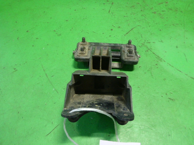 Кронштейн фар правый