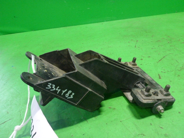 Кронштейн фар правый