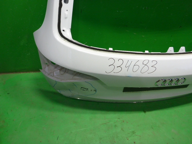 Дверь багажника