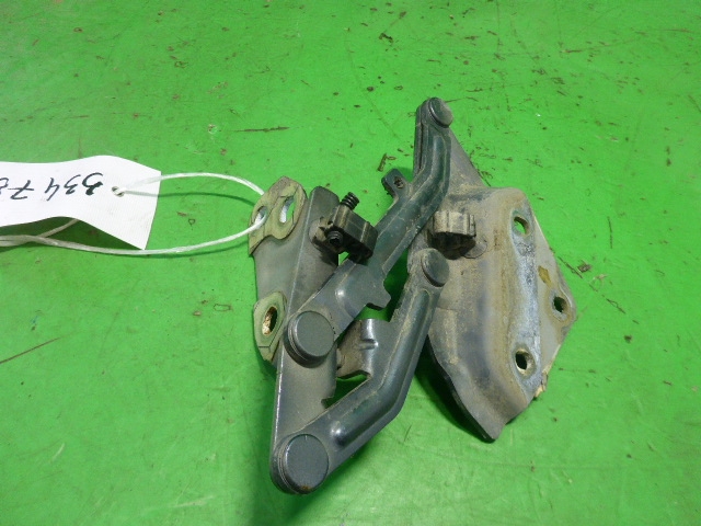 Петля капота правая