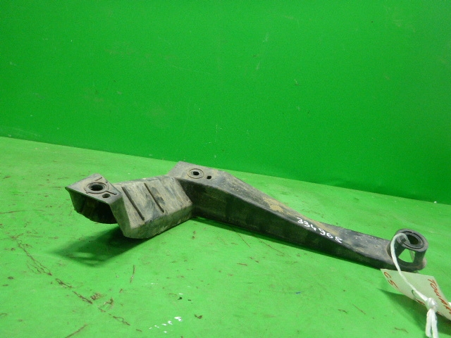 Кронштейн заднего бампера правый