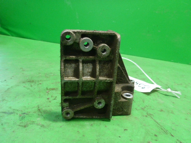 Кронштейн ГУР