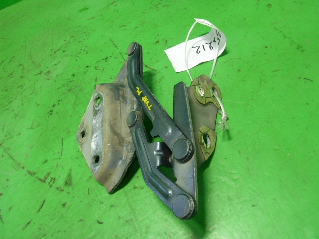 Петля капота левая