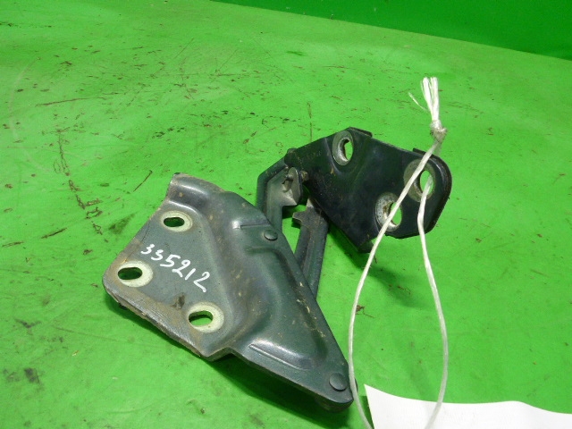 Петля капота левая