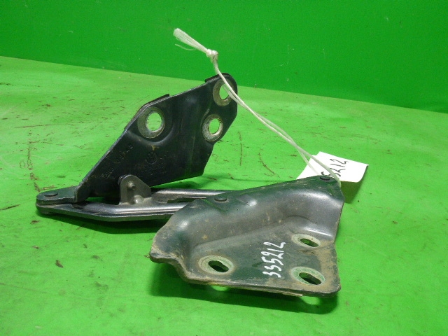 Петля капота левая