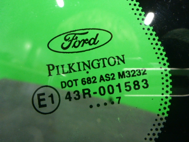 Стекло кузовное глухое левое