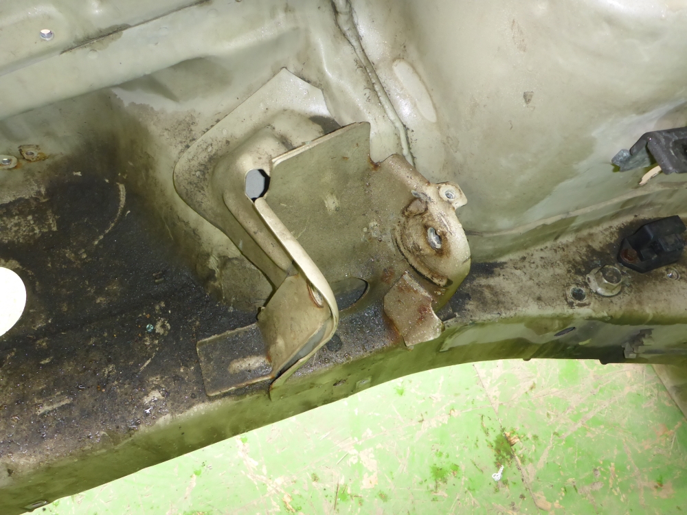 Лонжерон передний правый