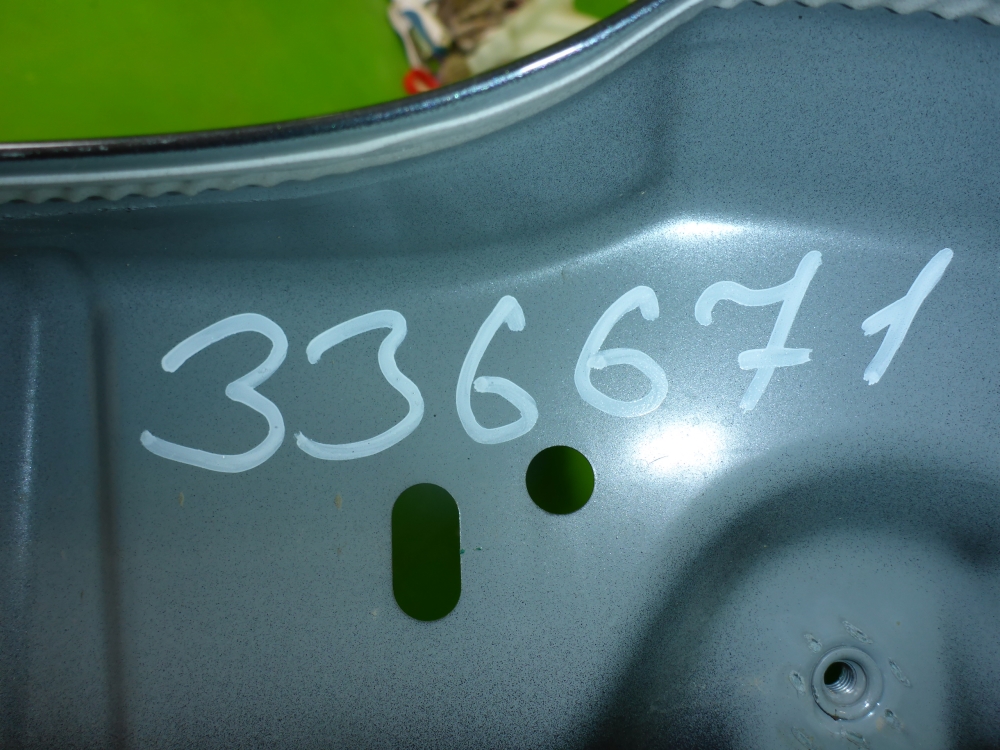 Крыло переднее левое