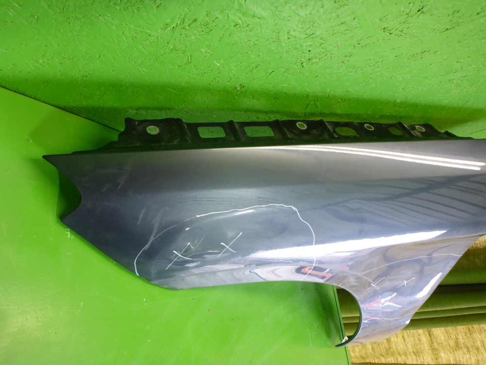 Крыло переднее левое