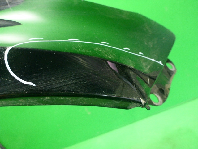 Крыло переднее правое