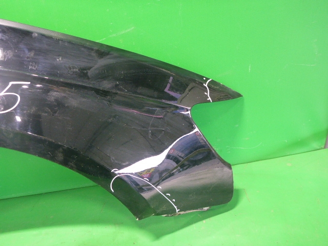 Крыло переднее правое