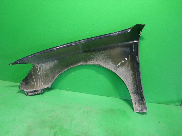 Крыло переднее правое