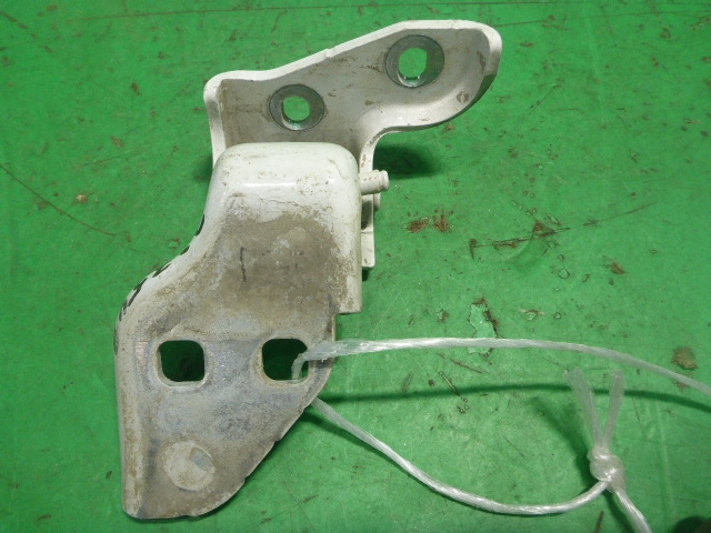 Петля двери передней левой верхняя