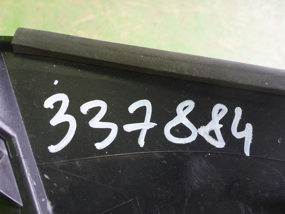 Накладка двери багажника