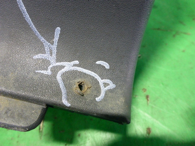 Накладка переднего крыла левого