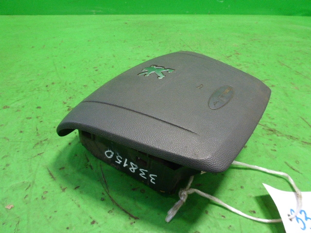 Подушка безопасности в рулевое колесо