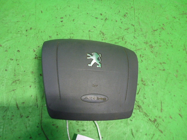 Подушка безопасности в рулевое колесо