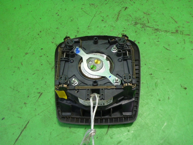 Подушка безопасности в рулевое колесо