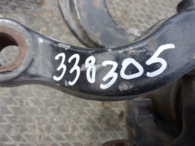 Кулак поворотный передний левый