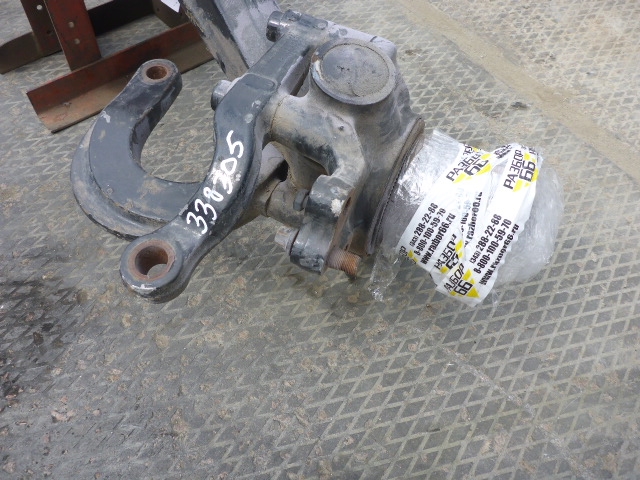 Кулак поворотный передний левый