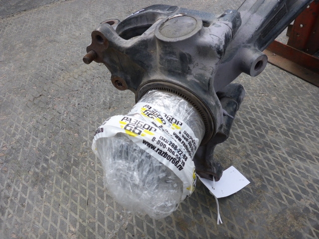 Кулак поворотный передний левый