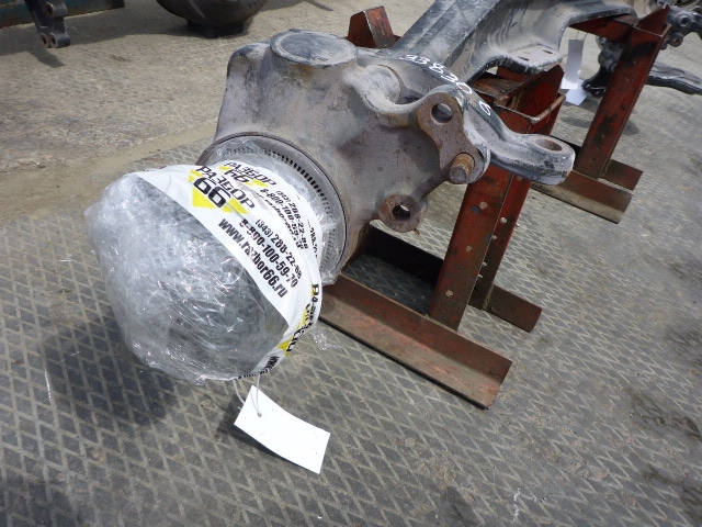 Кулак поворотный передний правый