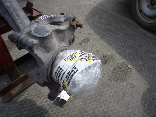 Кулак поворотный передний правый